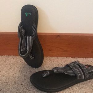 Sanuk wrap sandals